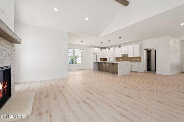 456 Lakeview Drive, Crossville, TN 38558