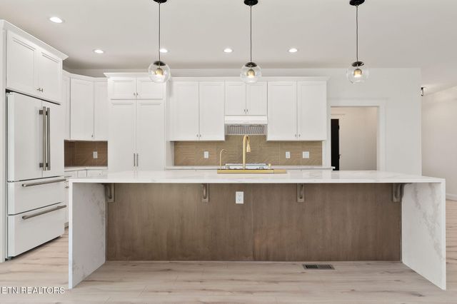 456 Lakeview Drive, Crossville, TN 38558