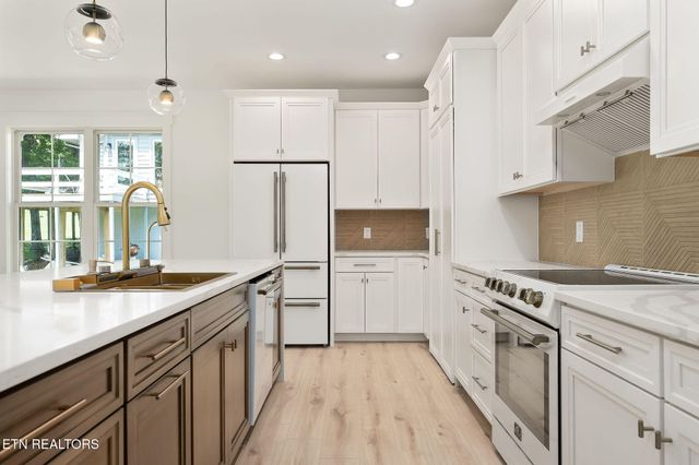 456 Lakeview Drive, Crossville, TN 38558