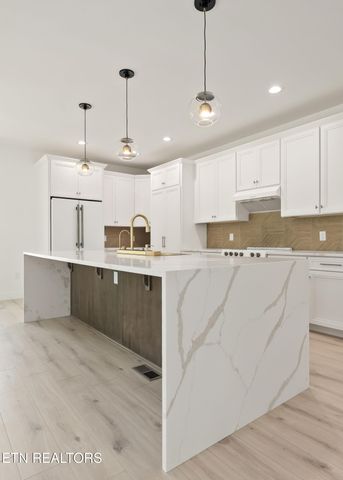 456 Lakeview Drive, Crossville, TN 38558