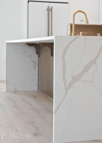 456 Lakeview Drive, Crossville, TN 38558