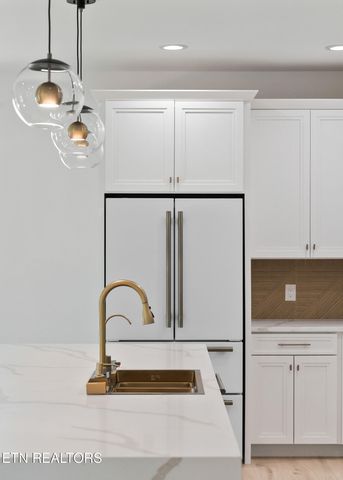 456 Lakeview Drive, Crossville, TN 38558