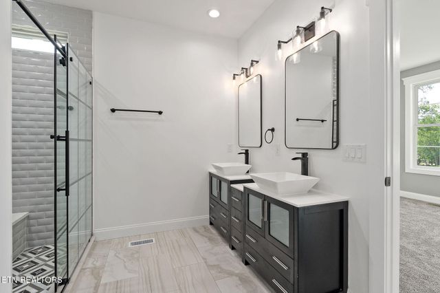 456 Lakeview Drive, Crossville, TN 38558