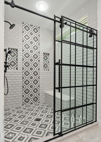 456 Lakeview Drive, Crossville, TN 38558