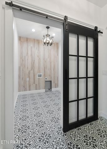 456 Lakeview Drive, Crossville, TN 38558