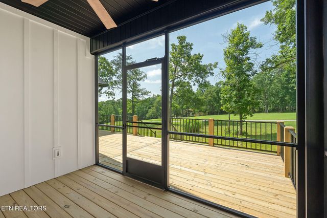 456 Lakeview Drive, Crossville, TN 38558