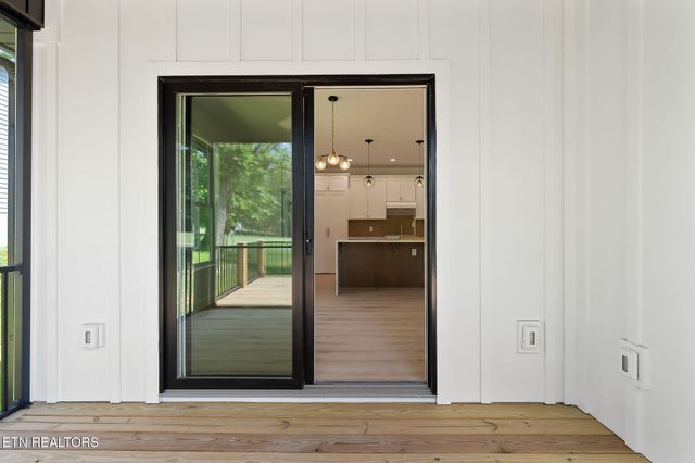 456 Lakeview Drive, Crossville, TN 38558