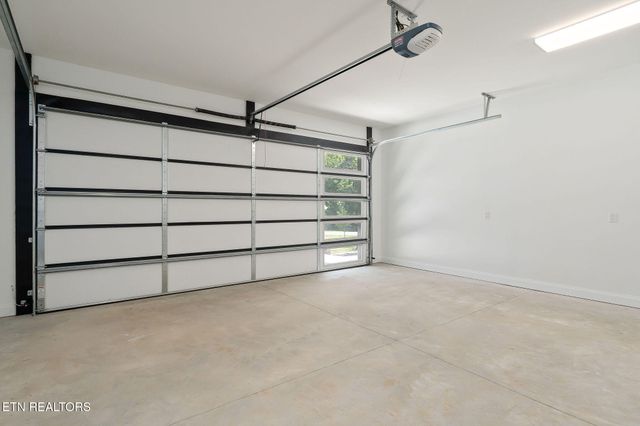 456 Lakeview Drive, Crossville, TN 38558