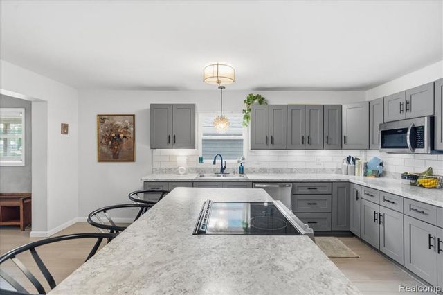 1475 N Irish Road, Davison, MI 48423
