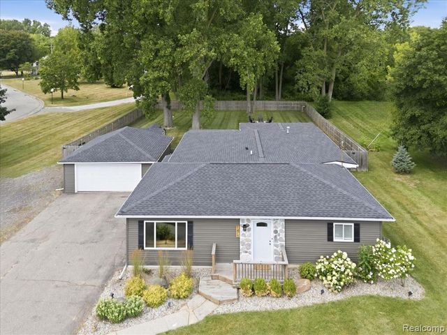 1475 N Irish Road, Davison, MI 48423
