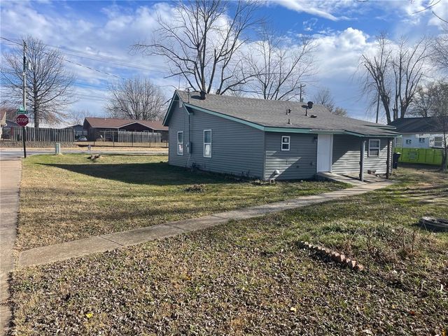 802 Powell Street, Springdale, AR 72764