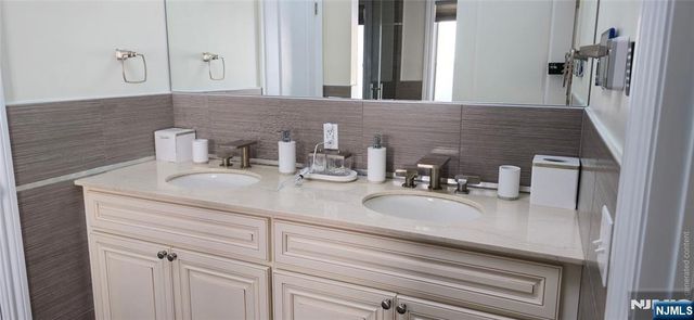225 Wayne Avenue, Cliffside Park, NJ 07010