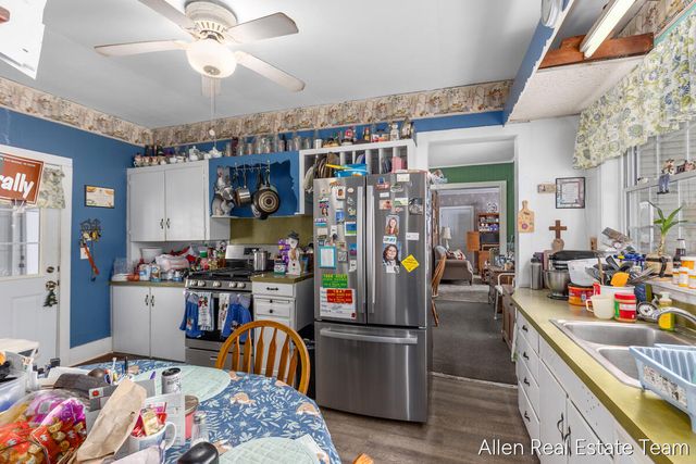 1224 102nd Avenue, Plainwell, MI 49080