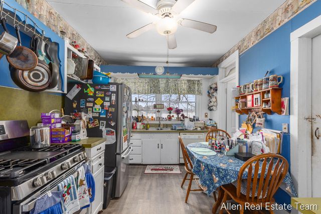 1224 102nd Avenue, Plainwell, MI 49080