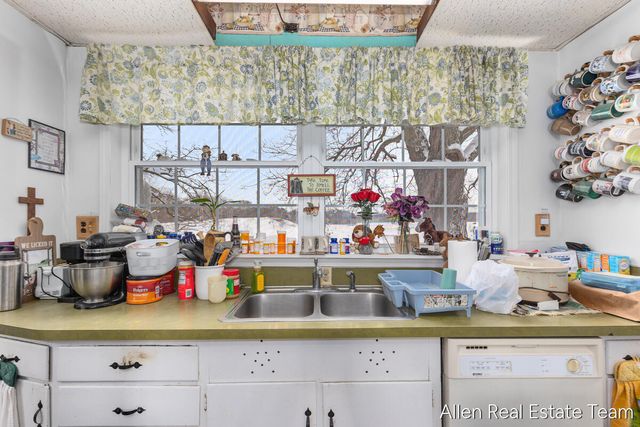 1224 102nd Avenue, Plainwell, MI 49080