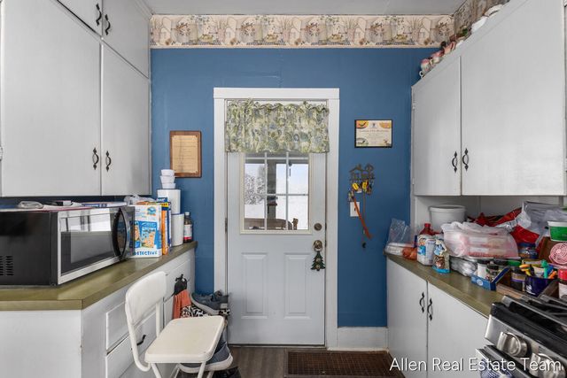 1224 102nd Avenue, Plainwell, MI 49080