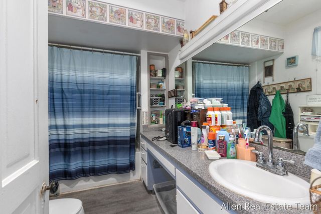 1224 102nd Avenue, Plainwell, MI 49080