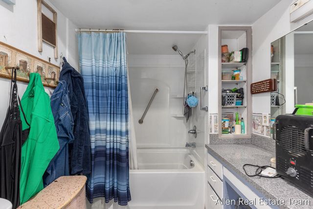 1224 102nd Avenue, Plainwell, MI 49080