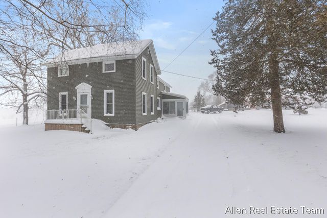 1224 102nd Avenue, Plainwell, MI 49080