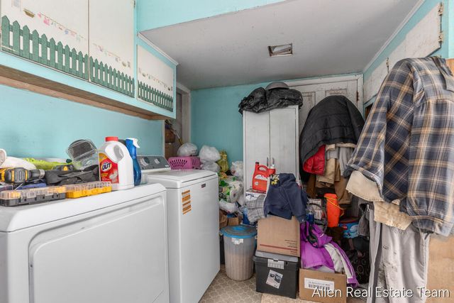 1224 102nd Avenue, Plainwell, MI 49080