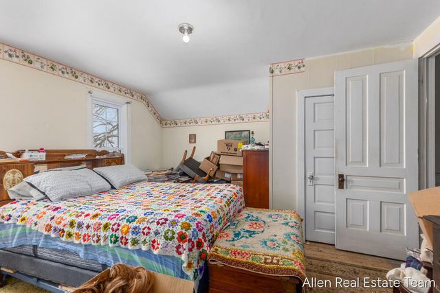 1224 102nd Avenue, Plainwell, MI 49080