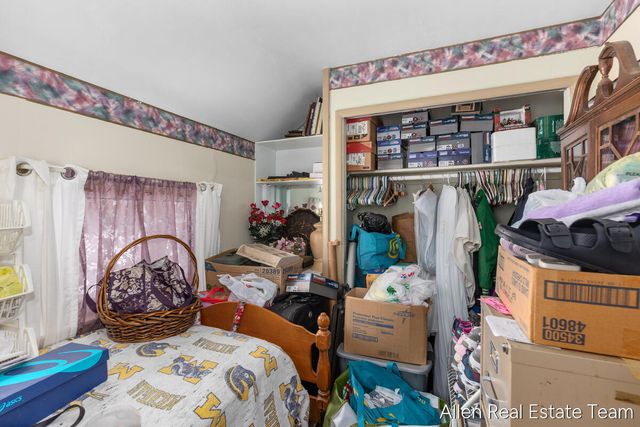 1224 102nd Avenue, Plainwell, MI 49080