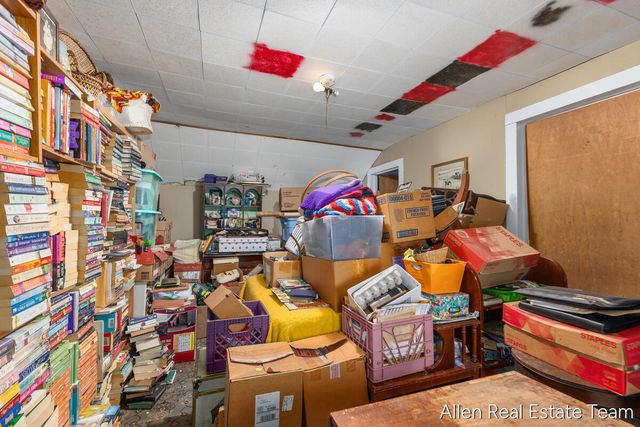 1224 102nd Avenue, Plainwell, MI 49080