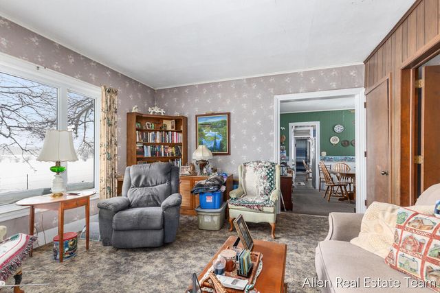 1224 102nd Avenue, Plainwell, MI 49080