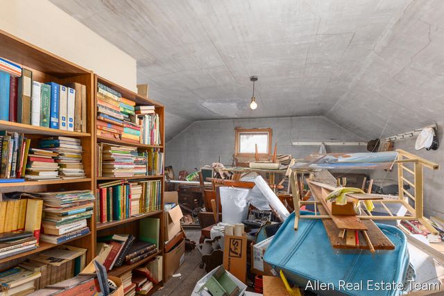 1224 102nd Avenue, Plainwell, MI 49080