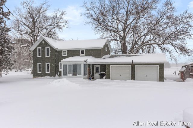 1224 102nd Avenue, Plainwell, MI 49080