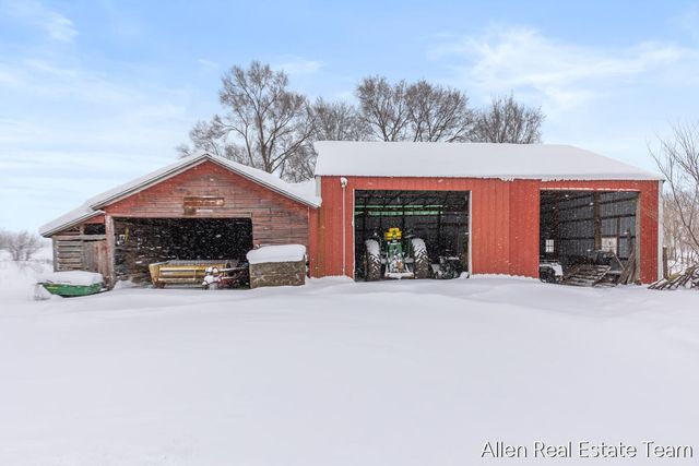 1224 102nd Avenue, Plainwell, MI 49080