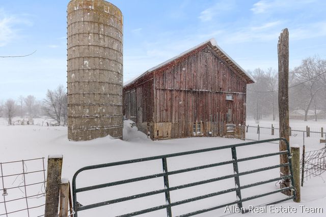 1224 102nd Avenue, Plainwell, MI 49080