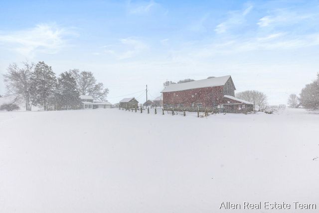 1224 102nd Avenue, Plainwell, MI 49080