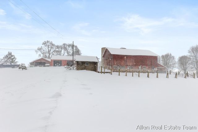 1224 102nd Avenue, Plainwell, MI 49080