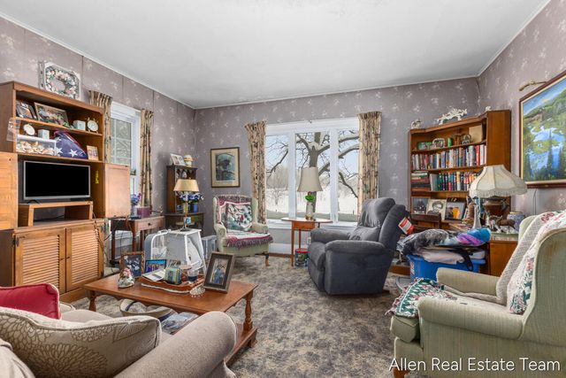 1224 102nd Avenue, Plainwell, MI 49080