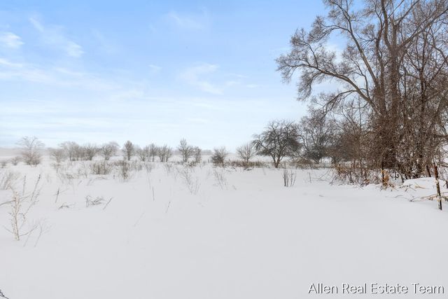 1224 102nd Avenue, Plainwell, MI 49080