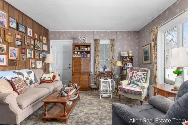 1224 102nd Avenue, Plainwell, MI 49080