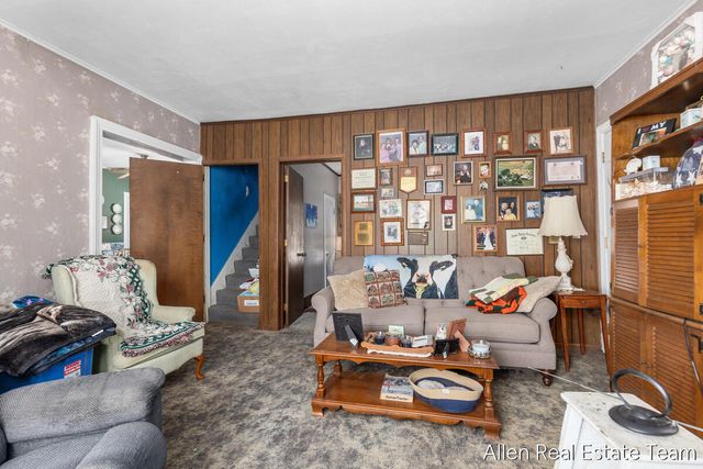 1224 102nd Avenue, Plainwell, MI 49080