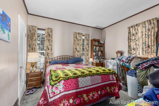 1224 102nd Avenue, Plainwell, MI 49080