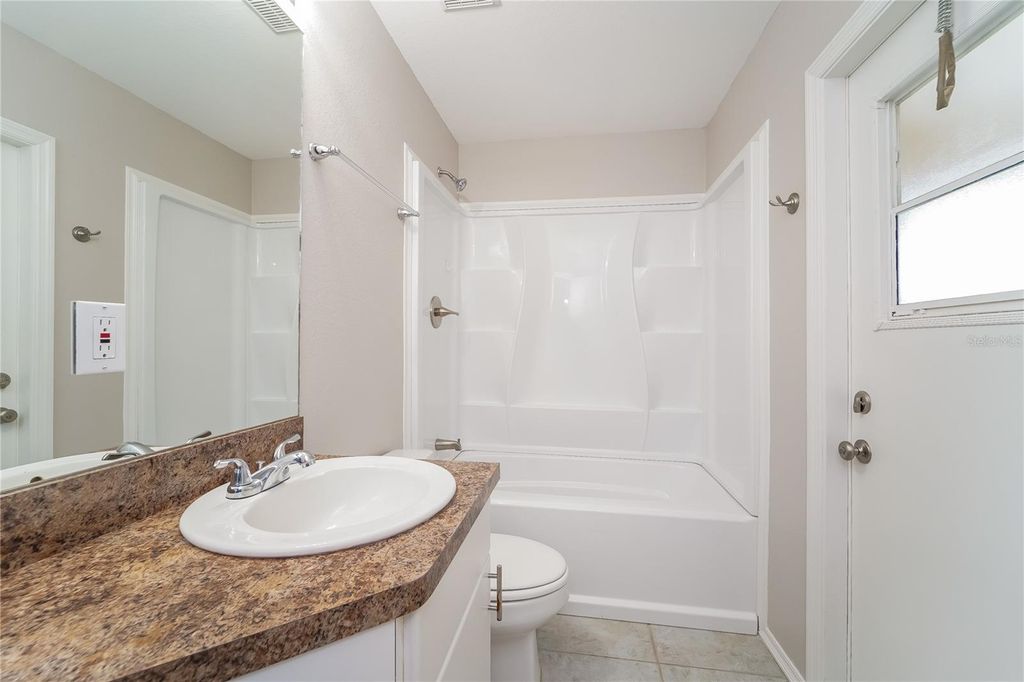 Image 7 of property listing at 3718 BOBKO CIRCLE, North Port, FL 34291