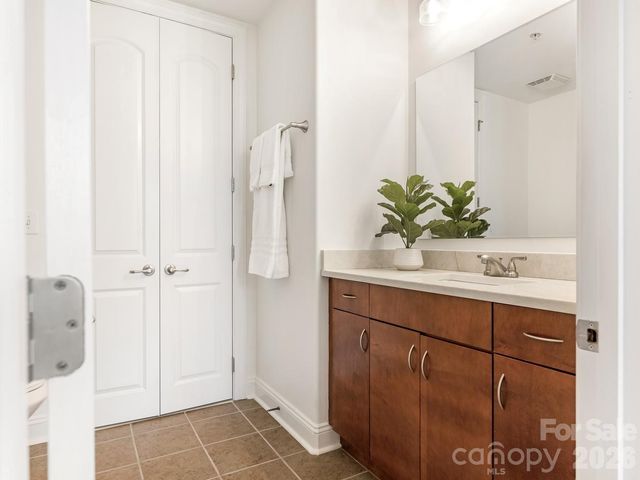 4620 Piedmont Row Drive 416, Charlotte, NC 28210