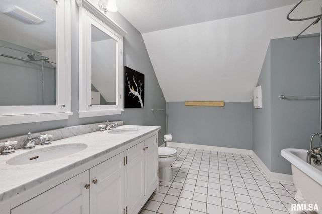 27998 229TH Street, Le Claire, IA 52753