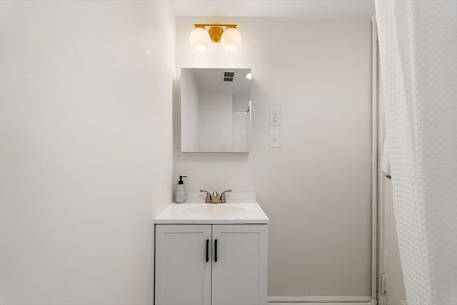 1874 Beacon St 4, Brookline, MA 02445