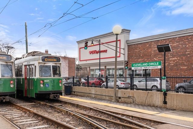 1874 Beacon St 4, Brookline, MA 02445