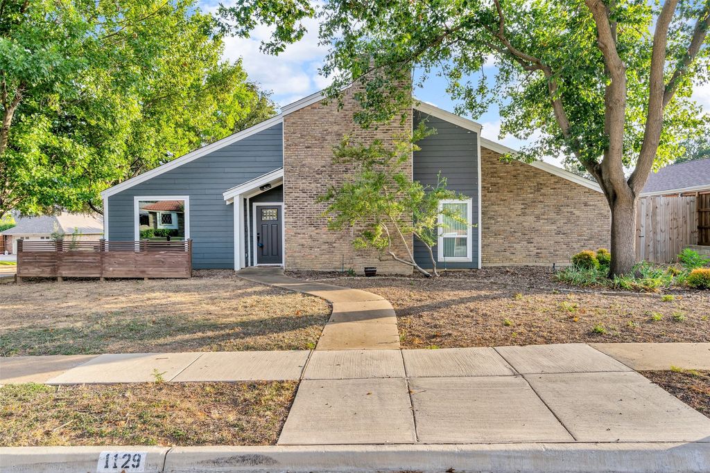 1129 YORKSHIRE Drive, Carrollton, TX 75007