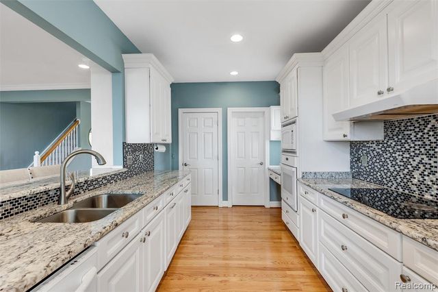 30134 Jefferson Avenue, Saint Clair Shores, MI 48082