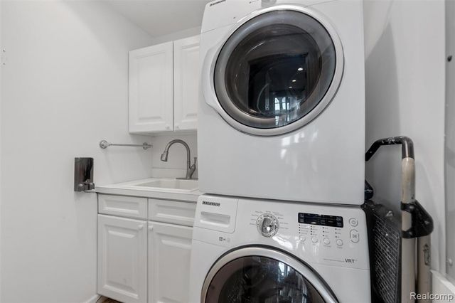 30134 Jefferson Avenue, Saint Clair Shores, MI 48082