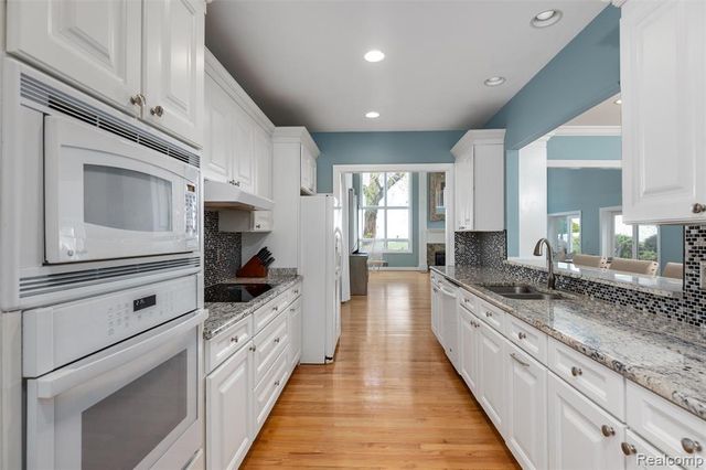 30134 Jefferson Avenue, Saint Clair Shores, MI 48082