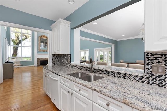 30134 Jefferson Avenue, Saint Clair Shores, MI 48082