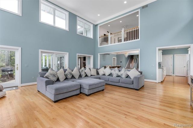 30134 Jefferson Avenue, Saint Clair Shores, MI 48082